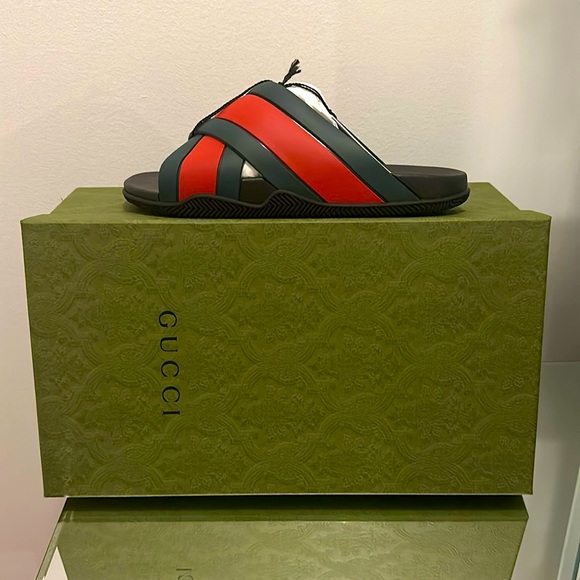Gucci Agrado Black Rubber Web Slide Sandal Slip On Green Red Crisscross Sz 7 NIB - Picture 1 of 4